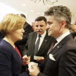 18.12.2017 Kielce. Spotkanie opłatkowe wojewody, parlamentarzystów i dziennikarzy. Poseł Anna Krupka, poseł Andrzej Kryj i senator Krzysztof Słoń / Jarosław Kubalski / Radio Kielce