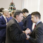 18.12.2017 Kielce. Spotkanie opłatkowe wojewody, parlamentarzystów i dziennikarzy. Poseł Andrzej Kryj i doradca wojewody Bartłomiej Dorywalski / Jarosław Kubalski / Radio Kielce