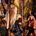 18.12.2017 Święty Krzyż. Rozpoczął się montaż szopki Bożonarodzeniowej / Jarosław Kubalski / Radio Kielce