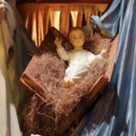 18.12.2017 Święty Krzyż. Rozpoczął się montaż szopki Bożonarodzeniowej / Jarosław Kubalski / Radio Kielce