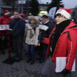 19.12.2017 Sandomierz. Radio Kielce rozdaje choinki na święta / Jarosław Kubalski / Radio Kielce