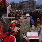 19.12.2017 Sandomierz. Radio Kielce rozdaje choinki na święta / Jarosław Kubalski / Radio Kielce