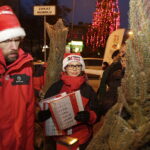 19.12.2017 Sandomierz. Radio Kielce rozdaje choinki na święta / Jarosław Kubalski / Radio Kielce