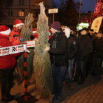 19.12.2017 Sandomierz. Radio Kielce rozdaje choinki na święta / Jarosław Kubalski / Radio Kielce