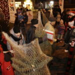 19.12.2017 Sandomierz. Radio Kielce rozdaje choinki na święta / Jarosław Kubalski / Radio Kielce