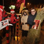 19.12.2017 Sandomierz. Radio Kielce rozdaje choinki na święta / Jarosław Kubalski / Radio Kielce