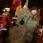 19.12.2017 Sandomierz. Radio Kielce rozdaje choinki na święta / Jarosław Kubalski / Radio Kielce