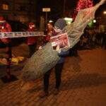 19.12.2017 Sandomierz. Radio Kielce rozdaje choinki na święta / Jarosław Kubalski / Radio Kielce