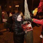 19.12.2017 Sandomierz. Radio Kielce rozdaje choinki na święta / Jarosław Kubalski / Radio Kielce