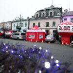 20.12.2017 Jędrzejów. Radio Kielce rozdaje choinki na święta / Jarosław Kubalski / Radio Kielce