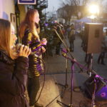 20.12.2017 Jędrzejów. Radio Kielce rozdaje choinki na święta / Jarosław Kubalski / Radio Kielce