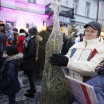 20.12.2017 Jędrzejów. Radio Kielce rozdaje choinki na święta / Jarosław Kubalski / Radio Kielce