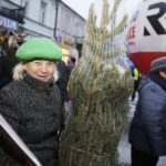 20.12.2017 Jędrzejów. Radio Kielce rozdaje choinki na święta / Jarosław Kubalski / Radio Kielce