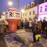 20.12.2017 Jędrzejów. Radio Kielce rozdaje choinki na święta / Jarosław Kubalski / Radio Kielce