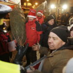 20.12.2017 Jędrzejów. Radio Kielce rozdaje choinki na święta / Jarosław Kubalski / Radio Kielce