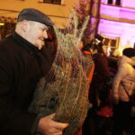 20.12.2017 Jędrzejów. Radio Kielce rozdaje choinki na święta / Jarosław Kubalski / Radio Kielce