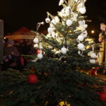 20.12.2017 Jędrzejów. Radio Kielce rozdaje choinki na święta / Jarosław Kubalski / Radio Kielce