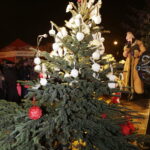 20.12.2017 Jędrzejów. Radio Kielce rozdaje choinki na święta / Jarosław Kubalski / Radio Kielce