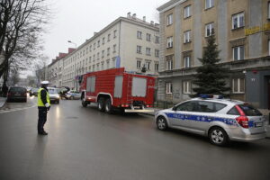 Zderzenie samochodu dostawczego przewożącego butle z gazem i pojazdu osobowego w Kielcach / Jarosław Kubalski / Radio Kielce