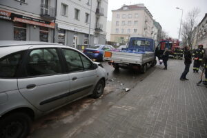 Zderzenie samochodu dostawczego przewożącego butle z gazem i pojazdu osobowego w Kielcach / Jarosław Kubalski / Radio Kielce