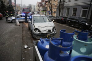 Zderzenie samochodu dostawczego przewożącego butle z gazem i pojazdu osobowego w Kielcach / Jarosław Kubalski / Radio Kielce