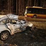 Wypadek w Borkowie. W zderzeniu autobusu z autem osobowym zginęła 27-letnia kobieta / Jarosław Kubalski / Radio Kielce