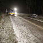 Wypadek w Borkowie. W zderzeniu autobusu z autem osobowym zginęła 27-letnia kobieta / Jarosław Kubalski / Radio Kielce