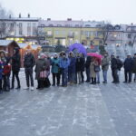 21.12.2017 Ostrowiec Świętokrzyski. Radio Kielce rozdaje choinki na święta / Jarosław Kubalski / Radio Kielce