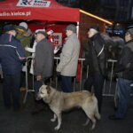 21.12.2017 Ostrowiec Świętokrzyski. Radio Kielce rozdaje choinki na święta / Jarosław Kubalski / Radio Kielce