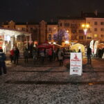 21.12.2017 Ostrowiec Świętokrzyski. Radio Kielce rozdaje choinki na święta / Jarosław Kubalski / Radio Kielce