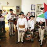 21.12.2017 Kielce. Górale z zespołu "Majeranki" z Rabki Wyżnej odwiedzili pacjentów w ŚCO / Jarosław Kubalski / Radio Kielce