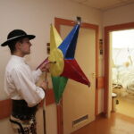 21.12.2017 Kielce. Górale z zespołu "Majeranki" z Rabki Wyżnej odwiedzili pacjentów w ŚCO / Jarosław Kubalski / Radio Kielce