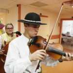 21.12.2017 Kielce. Górale z zespołu "Majeranki" z Rabki Wyżnej odwiedzili pacjentów w ŚCO / Jarosław Kubalski / Radio Kielce