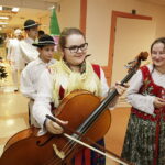21.12.2017 Kielce. Górale z zespołu "Majeranki" z Rabki - Zdroju odwiedzili pacjentów w ŚCO / Jarosław Kubalski / Radio Kielce