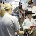 21.12.2017 Kielce. Górale z zespołu "Majeranki" z Rabki Wyżnej odwiedzili pacjentów w ŚCO / Jarosław Kubalski / Radio Kielce