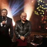 23.12.2017 Kielce. Katedra. Koncert kolęd na jazzowo Włodka Pawlika. Dyrektor TVP3 Kielce Przemysław Predygier i Włodek Pawlik / Jarosław Kubalski / Radio Kielce