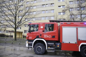 23.12.2017 Kielce. Jedno z mieszkań przy ulicy Romualda 4 zostało zalane. Wezwano służby ratunkowe / Jarosław Kubalski / Radio Kielce