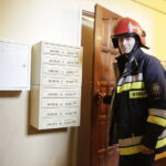 23.12.2017 Kielce. Jedno z mieszkań przy ulicy Romualda 4 zostało zalane. Wezwano służby ratunkowe / Jarosław Kubalski / Radio Kielce