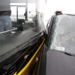 Kolizja autobusu MPK z autem osobowym w Kielcach na skrzyżowaniu ulic Wapiennikowej, Tarnowskiej i Popiełuszki / Jarosław Kubalski / Radio Kielce