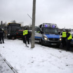 Kolizja autobusu MPK z autem osobowym w Kielcach na skrzyżowaniu ulic Wapiennikowej, Tarnowskiej i Popiełuszki / Jarosław Kubalski / Radio Kielce