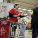 Caritas. Przedświąteczna zbiórka żywności / Jarosław Kubalski / Radio Kielce