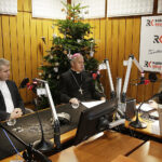 Ksiądz Mariusz Rak, biskup Jan Piotrowski i Magdalena Sitek / Jarosław Kubalski / Radio Kielce