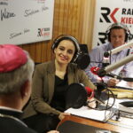 11.12.2017 Kielce. "Choinka pod choinkę". Biskup Jan Piotrowski i Magdalena Sitek i Paweł Solarz / Jarosław Kubalski / Radio Kielce