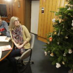 11.12.2017 Kielce. "Choinka pod choinkę". Gośćmi w studiu Radia Kielce były Lucyna Rurarz