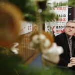 11.12.2017 Kielce. "Choinka pod choinkę". Dyrektor Wzgórza Zamkowego Rafał Nowak, Magdalena Sitek i Jerzy Jop / Jarosław Kubalski / Radio Kielce