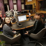 11.12.2017 Kielce. "Choinka pod choinkę". Dyrektor Wzgórza Zamkowego Rafał Nowak, Magdalena Sitek i Jerzy Jop / Jarosław Kubalski / Radio Kielce