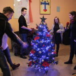 11.12.2017 Kielce. "Choinka pod choinkę". Licytacja choinki ufundowanej przez biskupa Jana Piotrowskiego. Paweł Solarz / Jarosław Kubalski / Radio Kielce