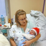 Świętokrzyskie Centrum Matki i Noworodka. Wizyta Św. Mikołaja u dzieci / Katarzyna Prędotka / Radio Kielce