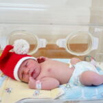 Świętokrzyskie Centrum Matki i Noworodka. Wizyta Św. Mikołaja u dzieci / Katarzyna Prędotka / Radio Kielce