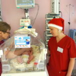 Świętokrzyskie Centrum Matki i Noworodka. Wizyta Św. Mikołaja u dzieci / Katarzyna Prędotka / Radio Kielce